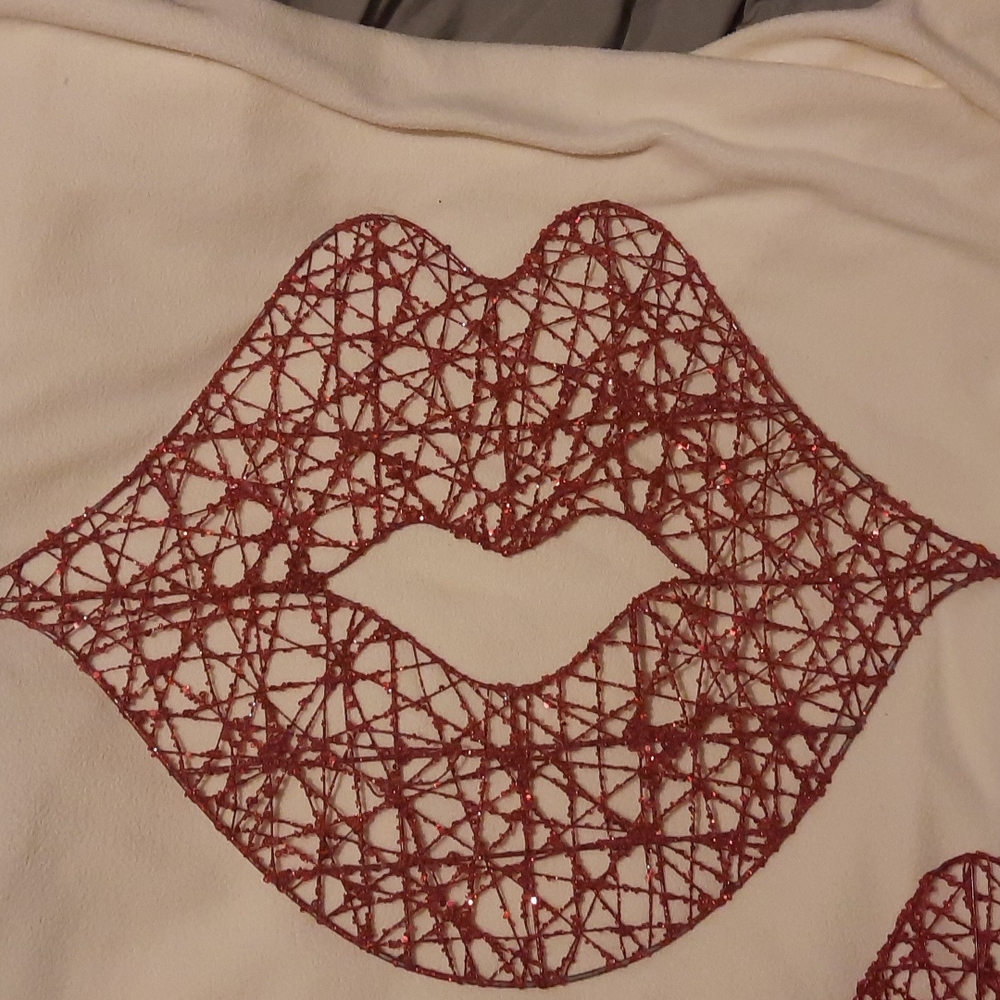 Red wired lips - Picture 2 of 2